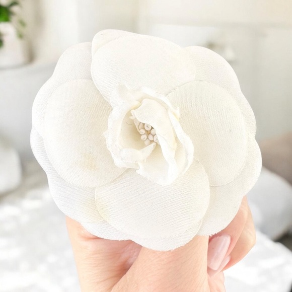 Authentic CHANEL White Camellia Silk Flower Brooch - Picture 1 of 8